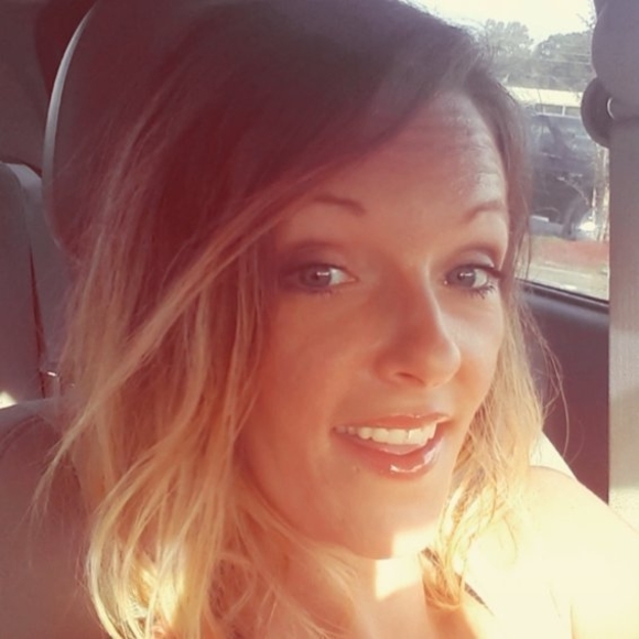 Meet your Posher, Stephanie - Picture 1 of 1